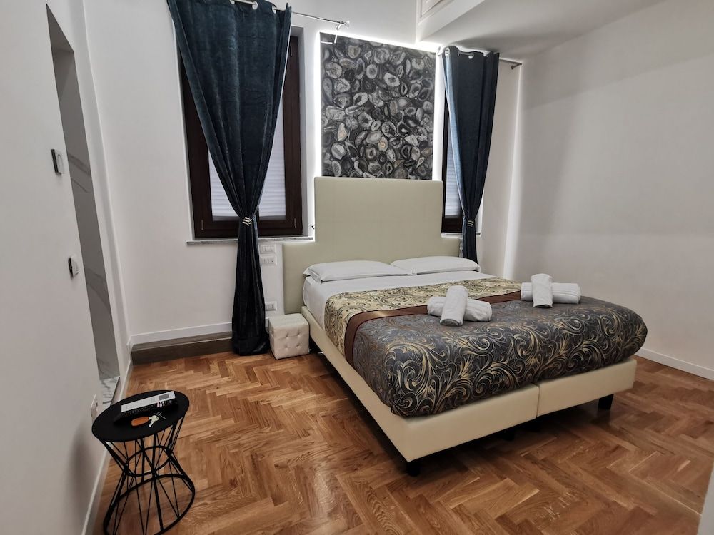 undefined Navona Central Relais 2