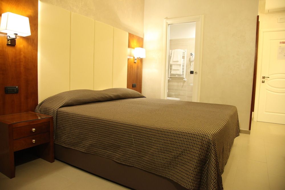 Federica's Home Classic Room, Private Bathroom, City View 8