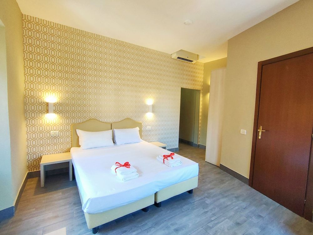 undefined Flavia Suite 4