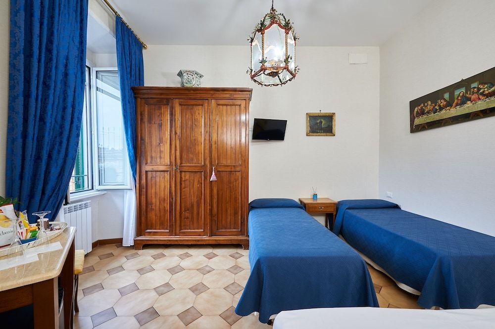 Fabrizio's Rooms Classic Quadruple Room 18