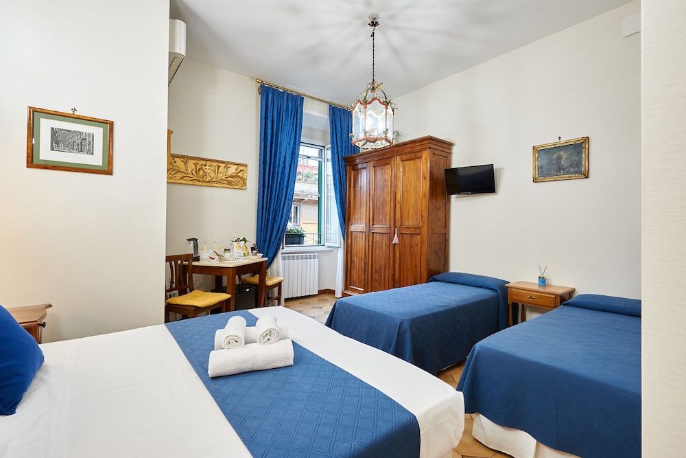 Fabrizio's Rooms Classic Quadruple Room 6