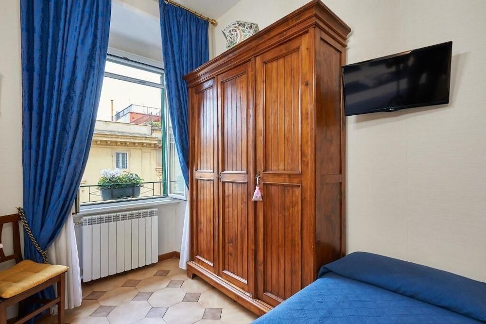 Fabrizio's Rooms Classic Quadruple Room 17