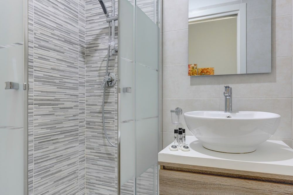 undefined Voyager House 8