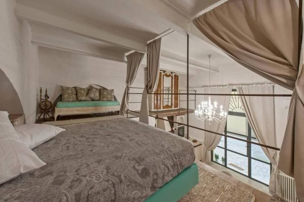 undefined Shabby Loft In Colosseum 7