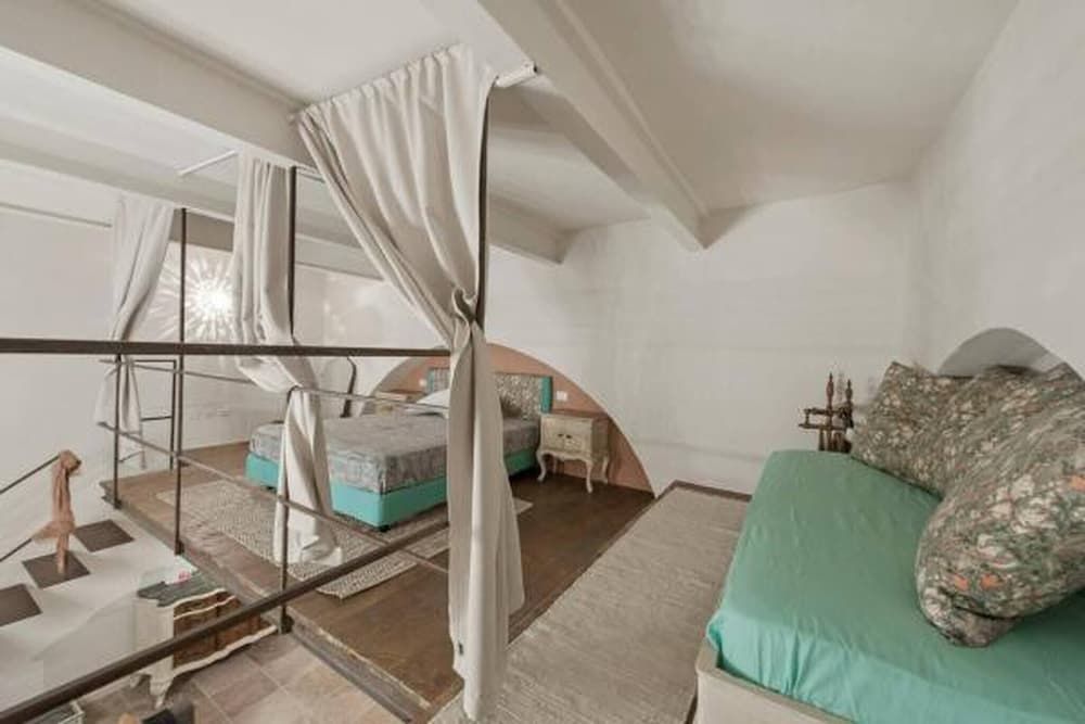 undefined Shabby Loft In Colosseum 5