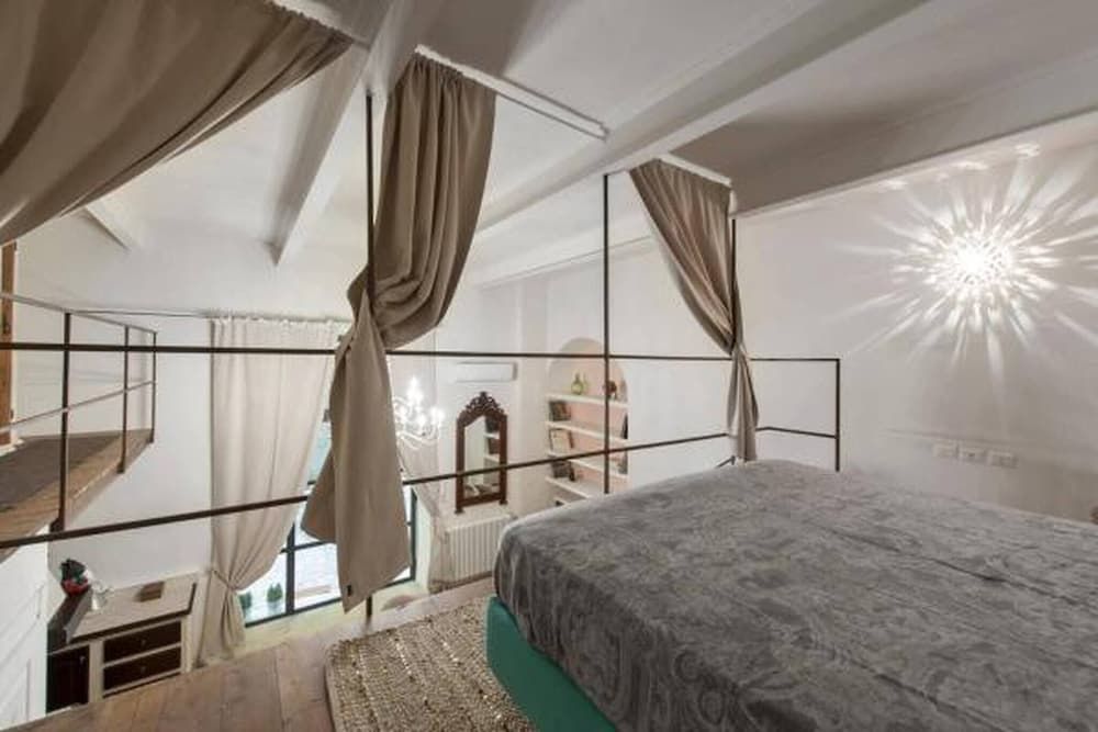 undefined Shabby Loft In Colosseum 8