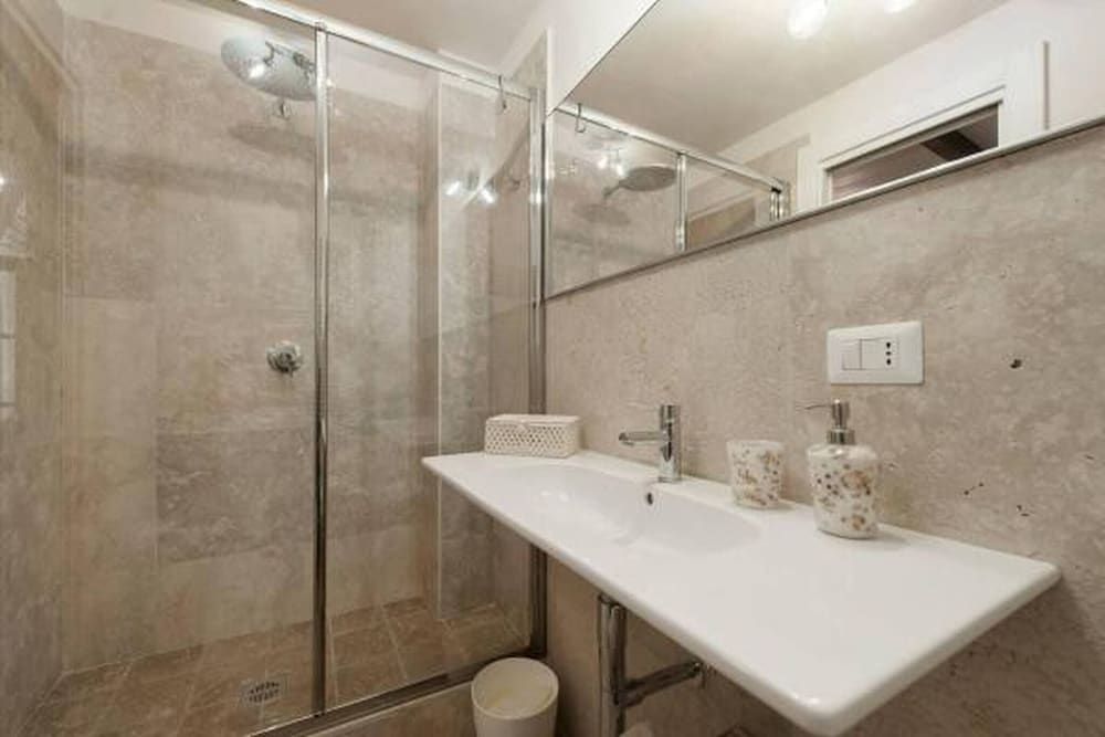 undefined Shabby Loft In Colosseum 10