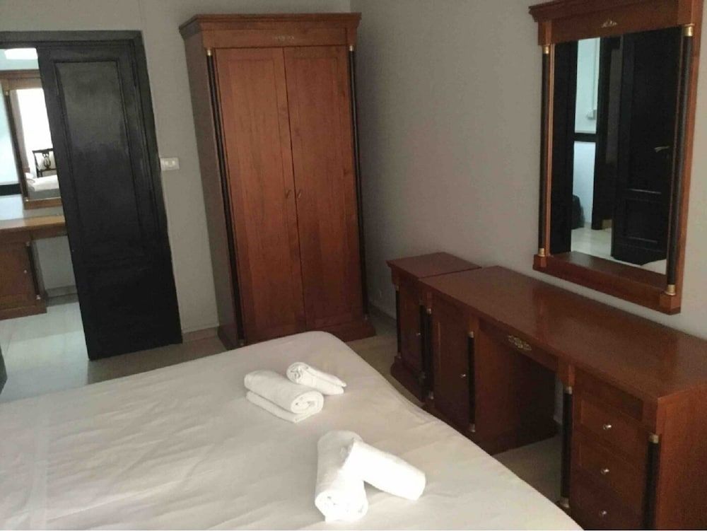 Iron Bridge Accomodation Family Apartment, Kitchen 8