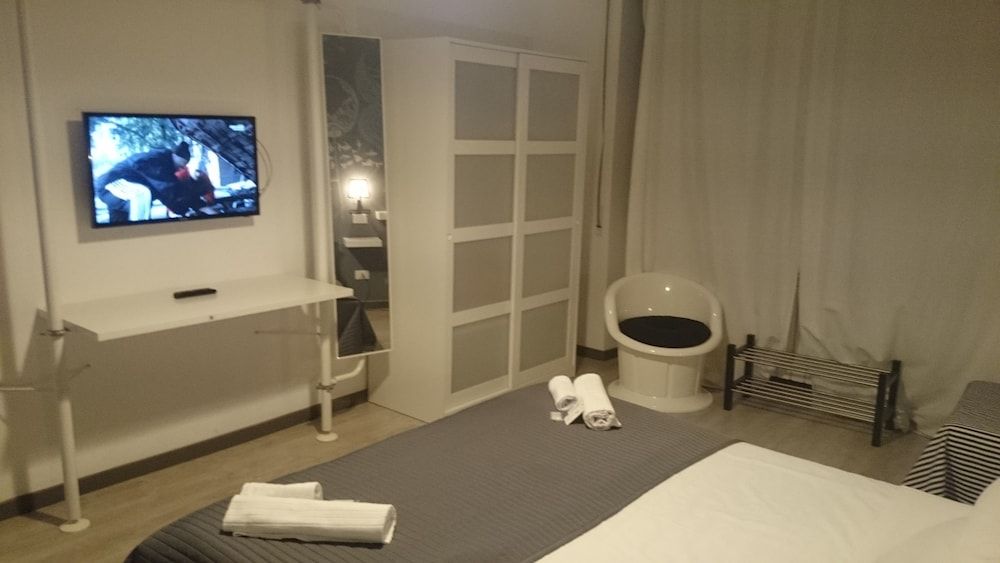 Iron Bridge Accomodation Family Apartment, Kitchen 3