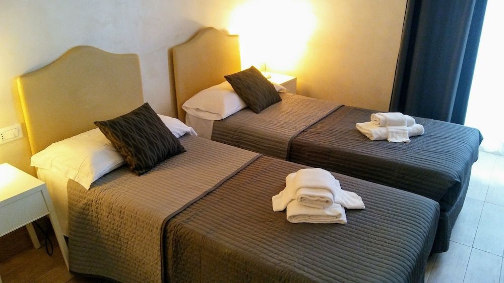 AmoRoma Double Room 8