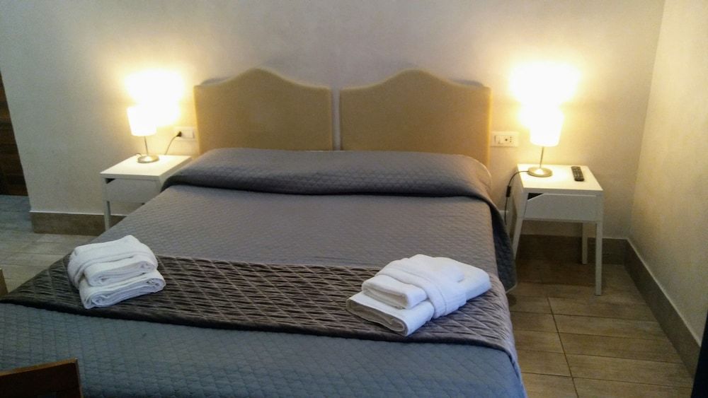 AmoRoma Double Room 7
