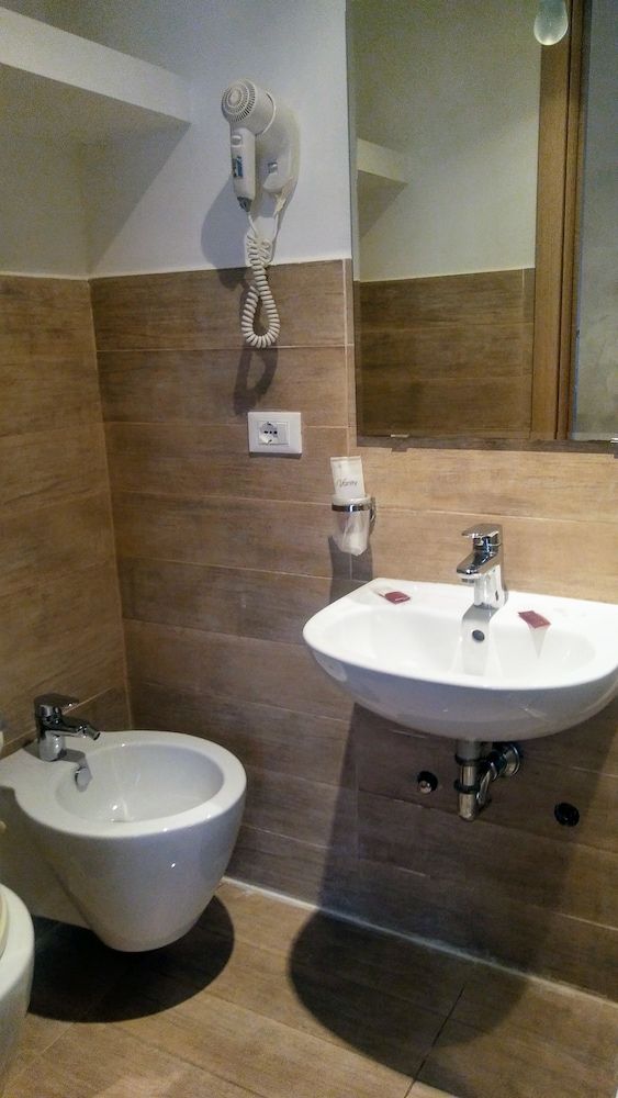 AmoRoma Standard Single Room, 1 Bedroom, Private Bathroom, Courtyard Area 7