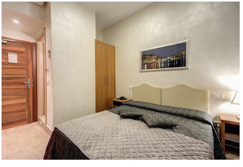 AmoRoma Double Room 3