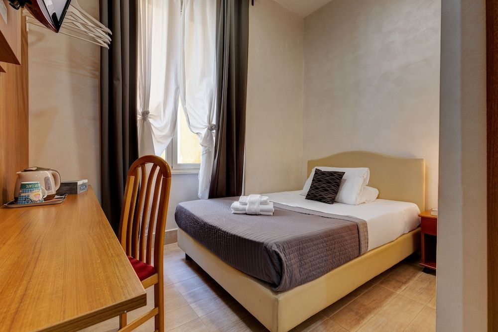 AmoRoma Standard Single Room, 1 Bedroom, Private Bathroom, Courtyard Area 3