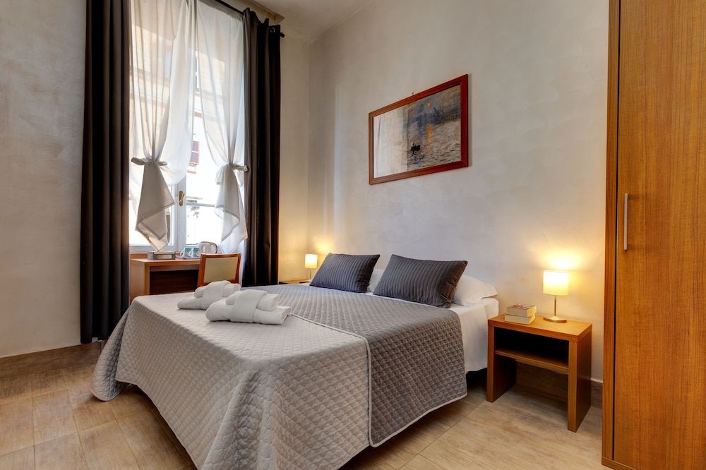 AmoRoma Double Room 9