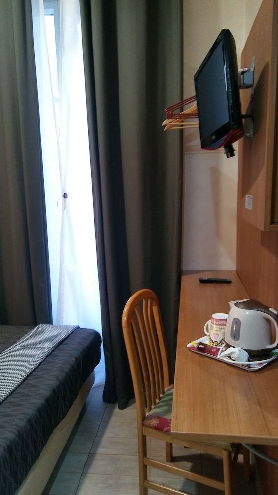 AmoRoma Standard Single Room, 1 Bedroom, Private Bathroom, Courtyard Area 6