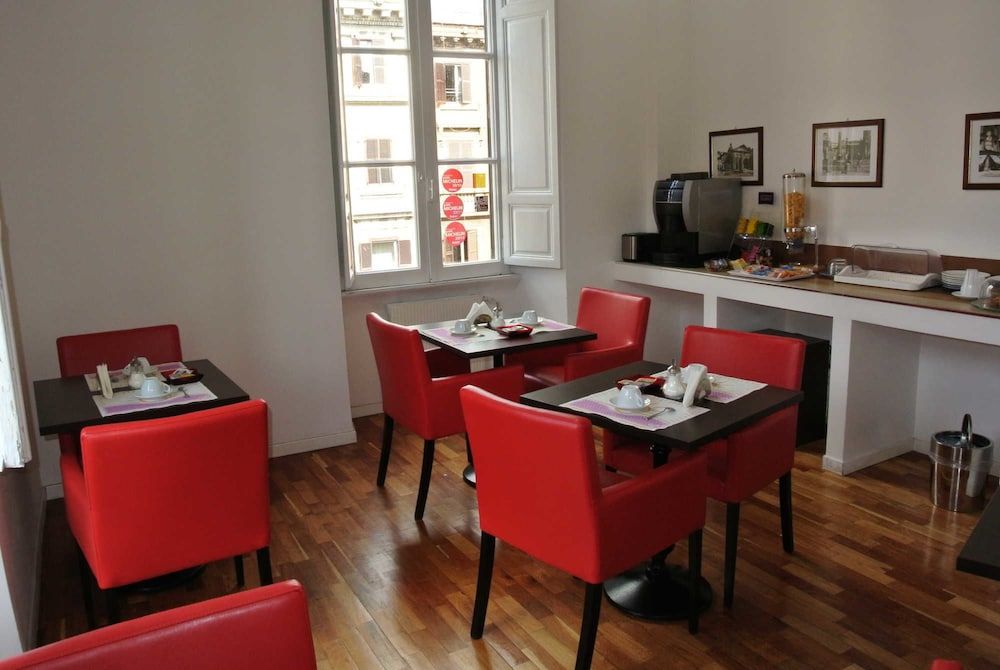 undefined Le Petit Real 5