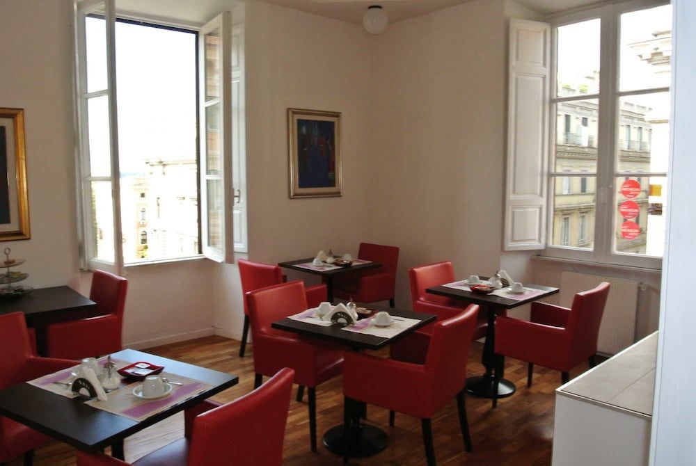 undefined Le Petit Real 4