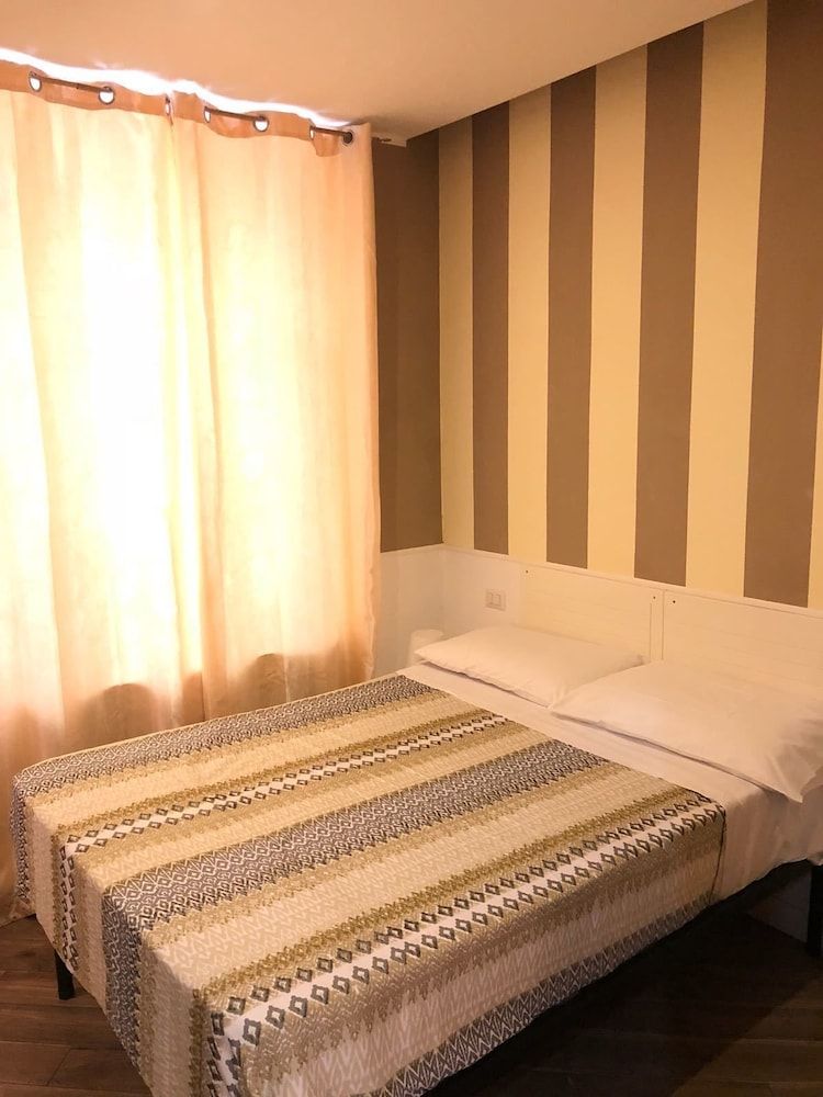 undefined Rent Rooms Colosseum 5