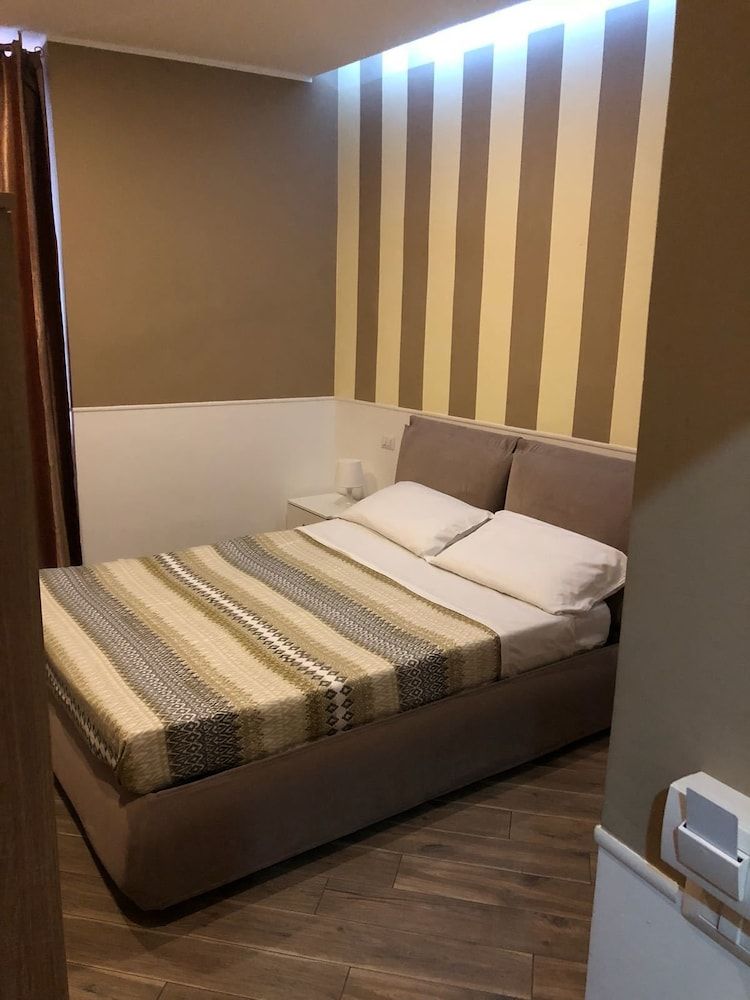 undefined Rent Rooms Colosseum