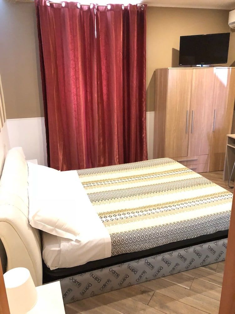 undefined Rent Rooms Colosseum 4