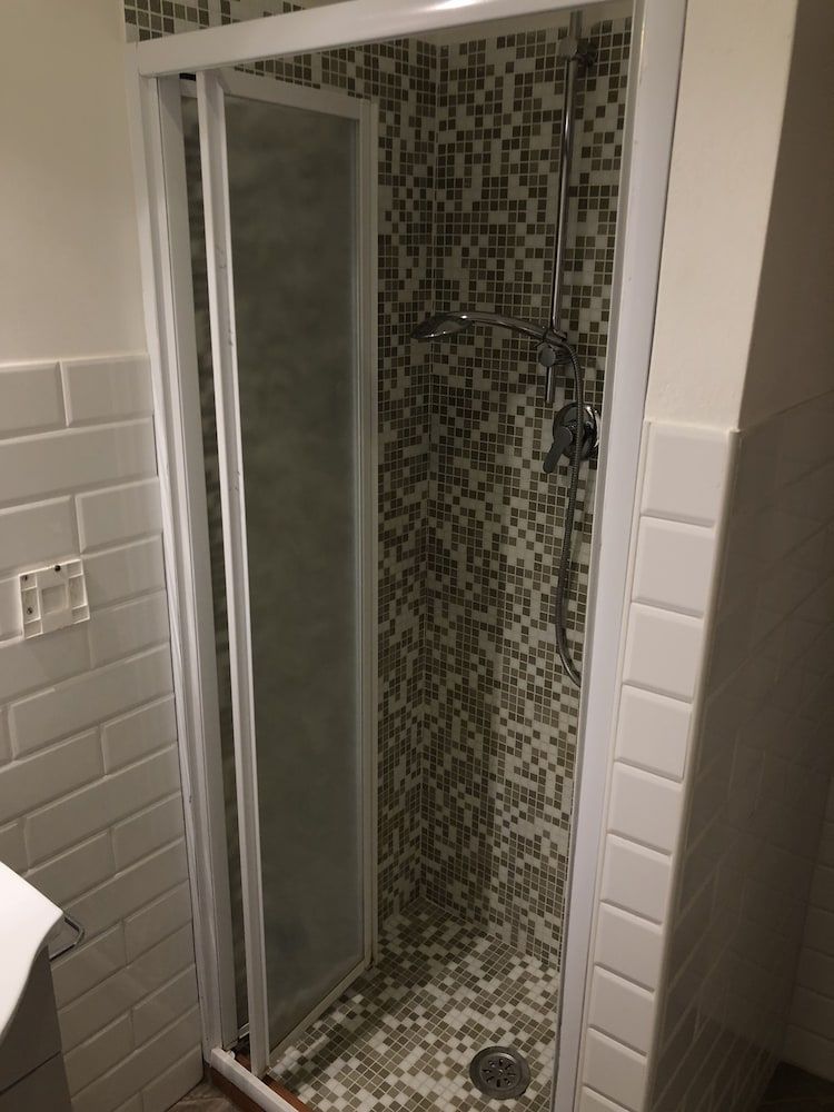 Rent Rooms Colosseum Basic Double Room 5