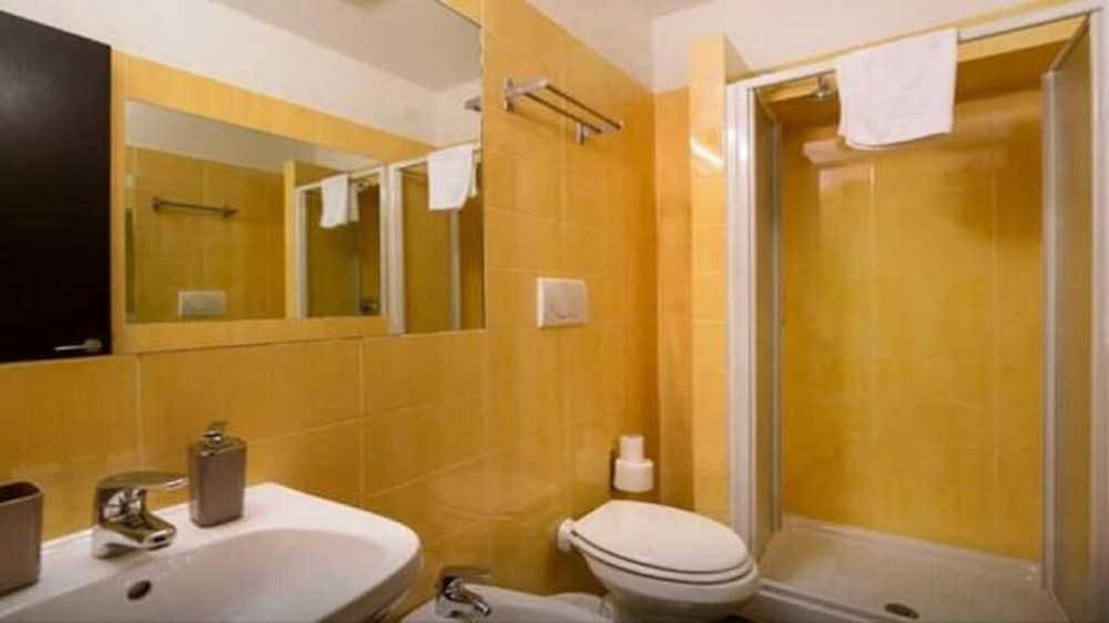 Guest House Rome Romantic Double Room, 1 Queen Bed, Private Bathroom 6