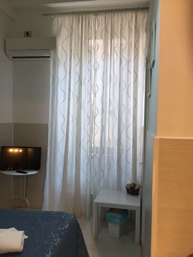 Oscar Rooms Economy Double Room 3