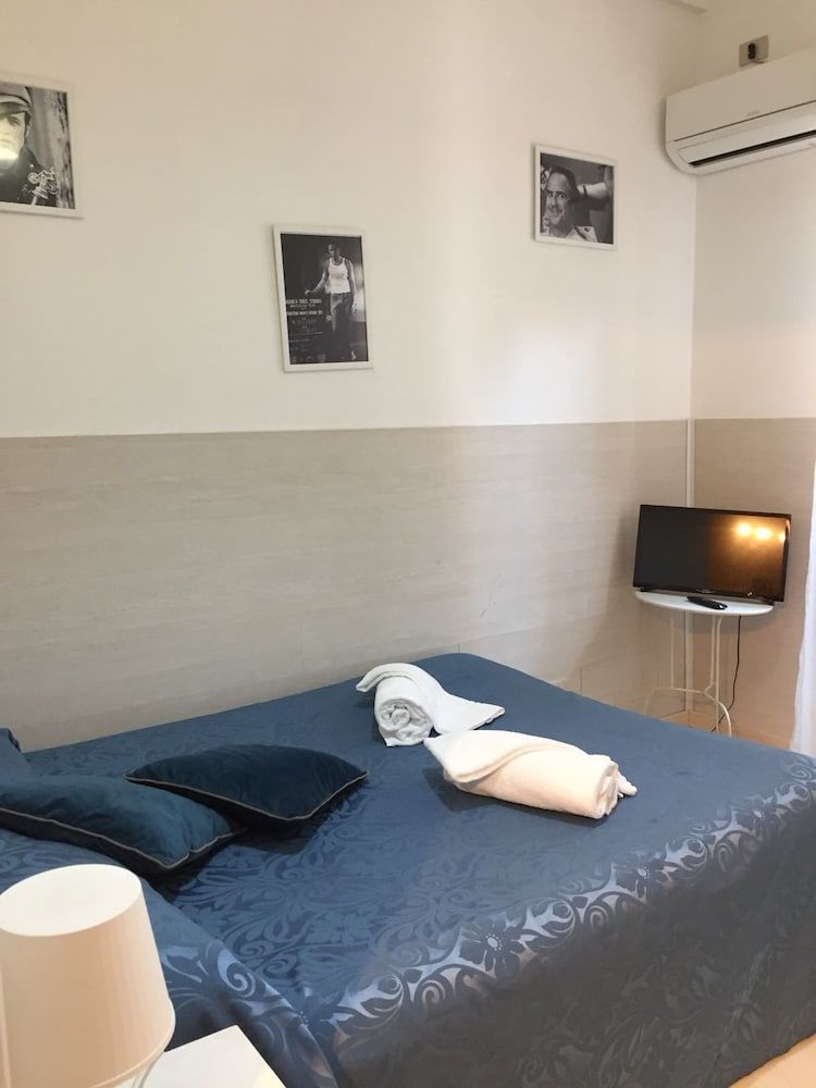 undefined Oscar Rooms 3