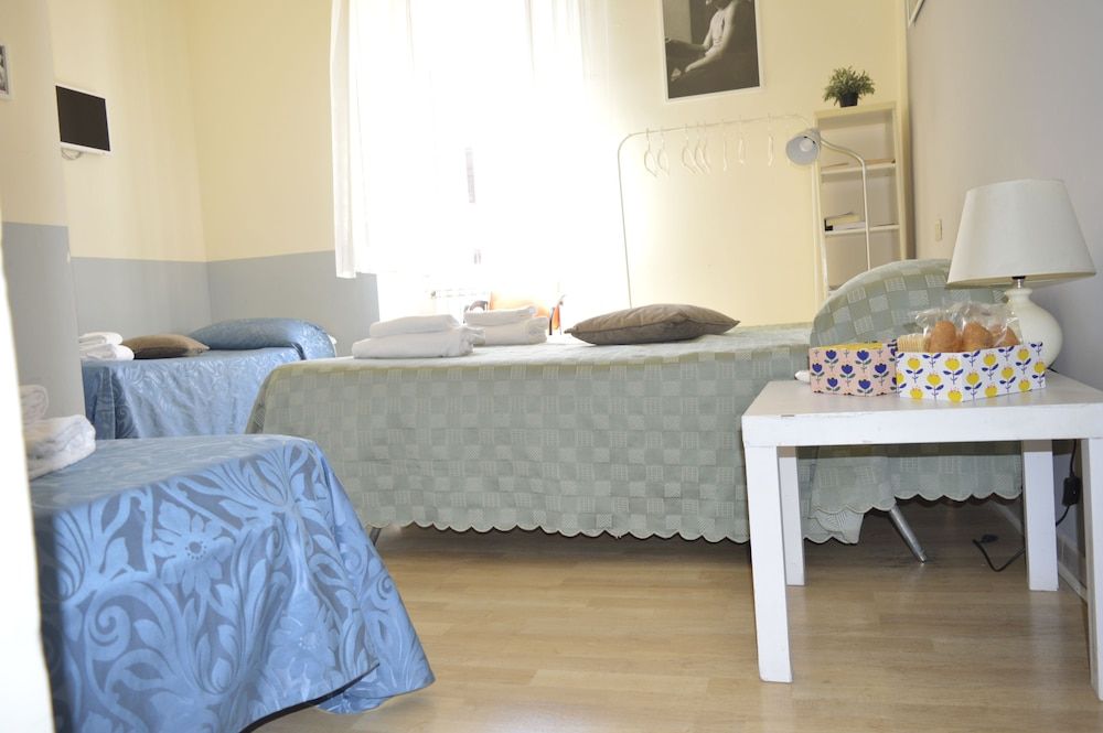 Oscar Rooms Quadruple Room 2