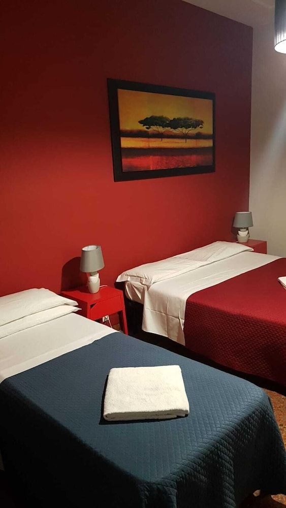 Laterano Guest House Triple Room, Shared Bathroom 5