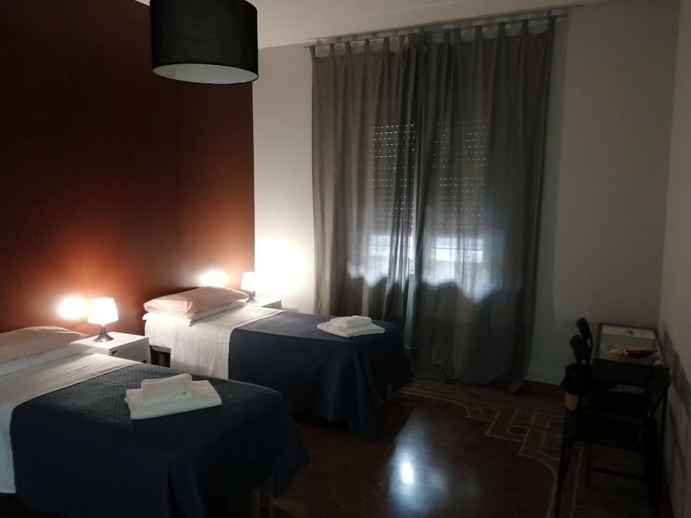 Laterano Guest House Triple Room, Shared Bathroom 4