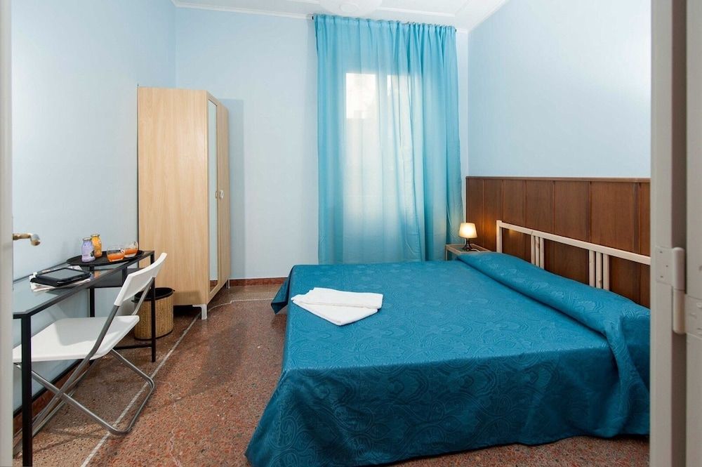 Laterano Guest House Single Room, Shared Bathroom 3