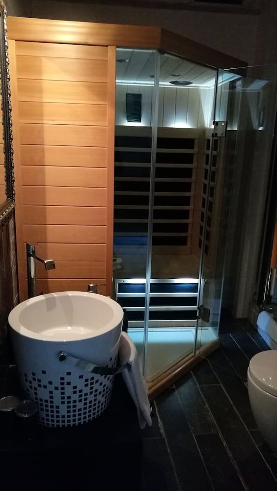 undefined Two Chic Guesthouse 8