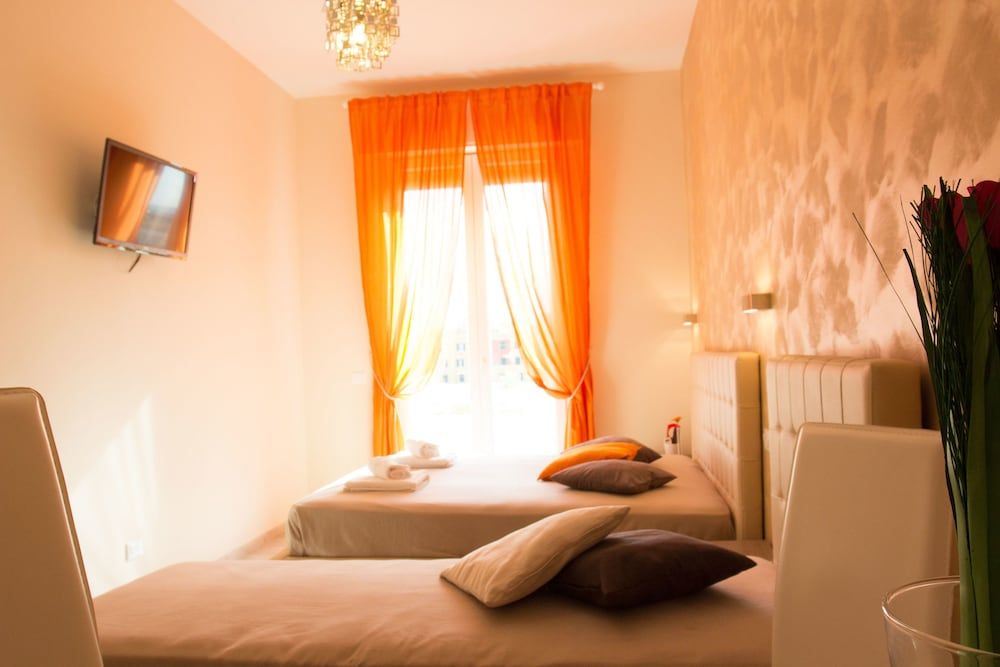 Windows on Rome Panoramic Triple Room, City View 3