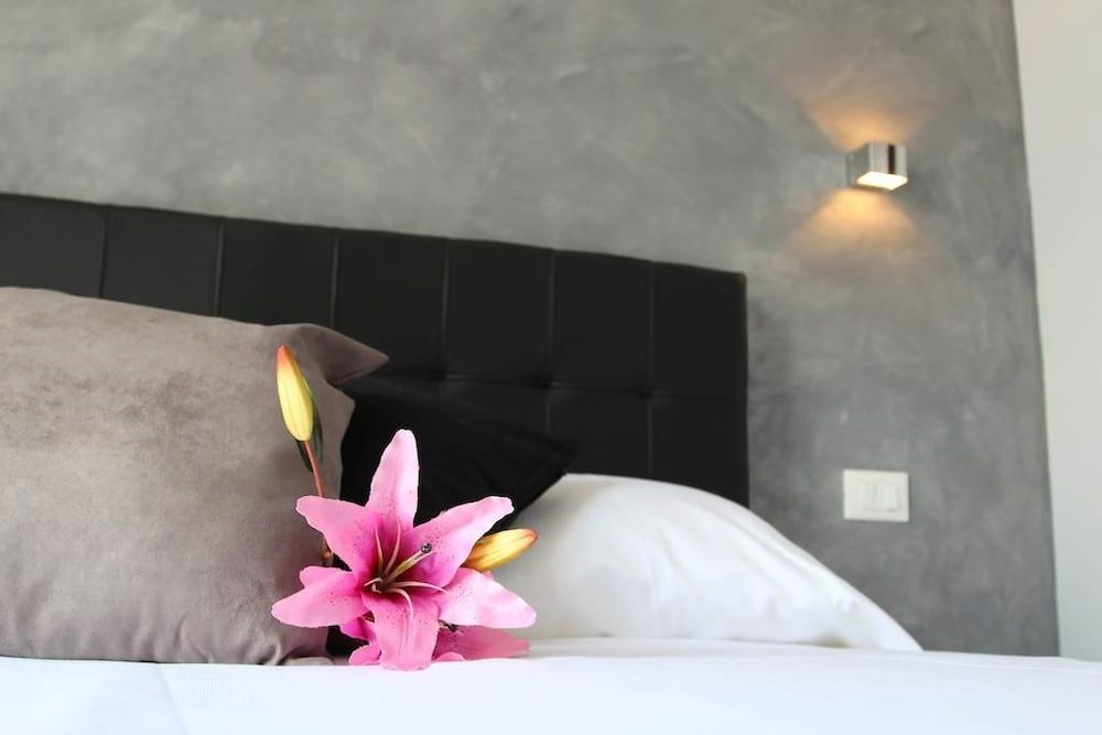 Windows on Rome Panoramic Triple Room, City View 4