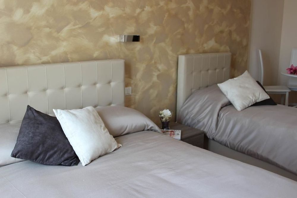 Windows on Rome Panoramic Triple Room, City View 2