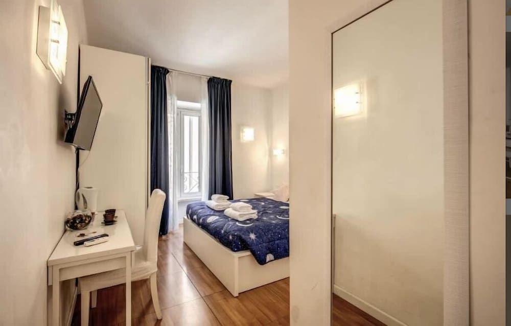 Residenza Giulia al Colosseo City Double Room, Private Bathroom 10