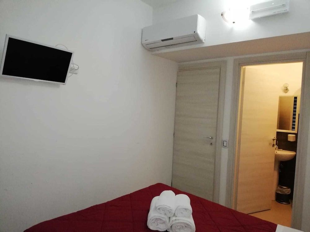 undefined Porta Vaticana 4