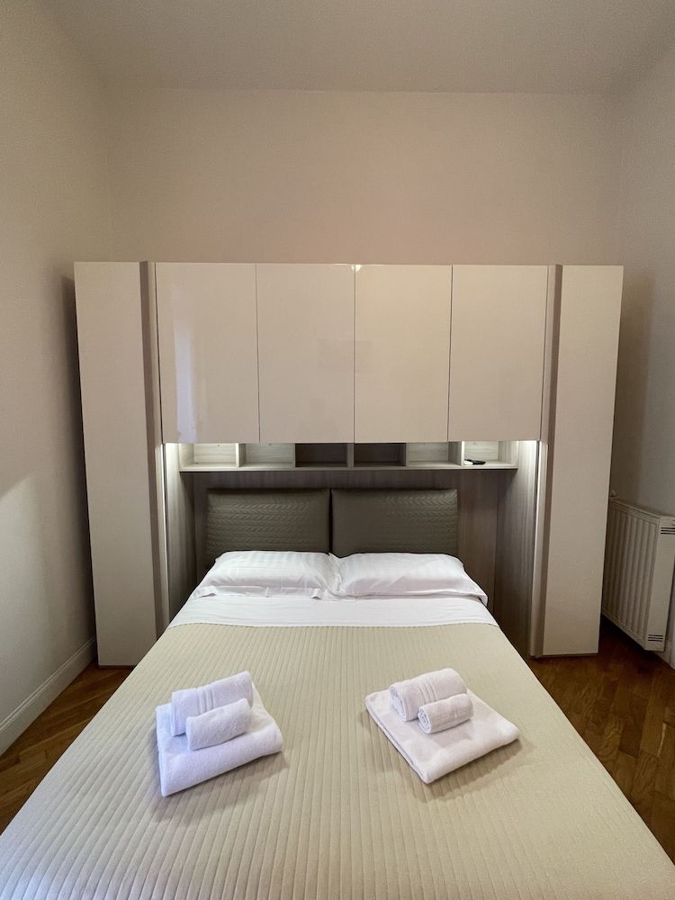 undefined Casa Claudia Giulio Cesare 7