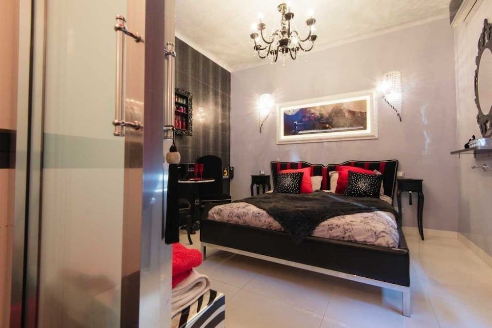 undefined Suite Sweet Rome 8