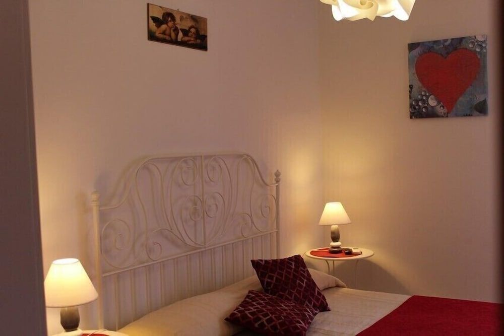 Vesta Domus Double Room, City View 6
