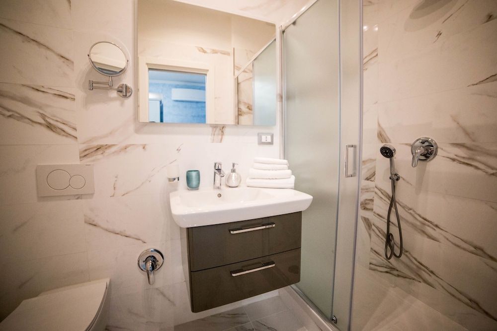 St. Peter Area Luxury Suites Deluxe Double Room (Num. 4) 4