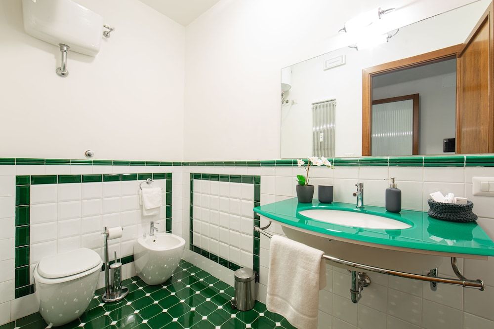 Lombardia40 Luxury Suites Deluxe Suite 5