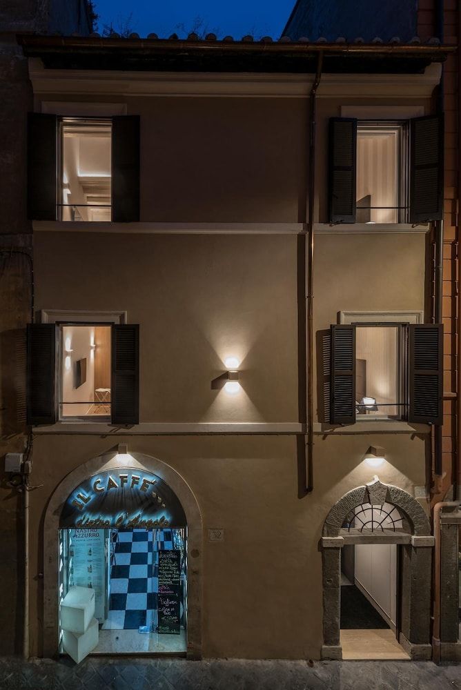 undefined Laurina 33 8