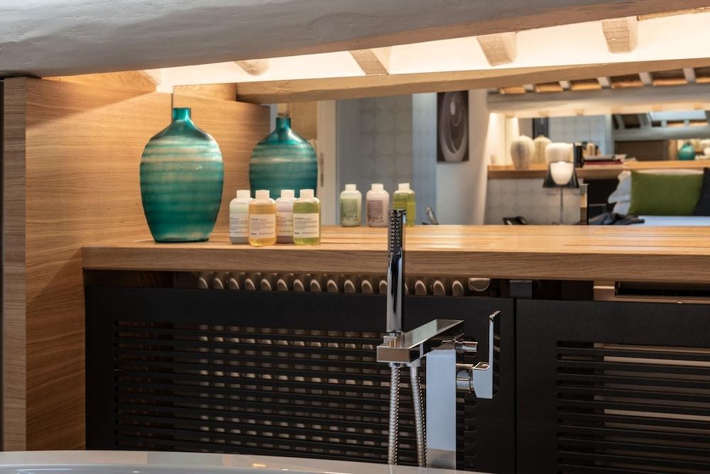 undefined Laurina 33 10