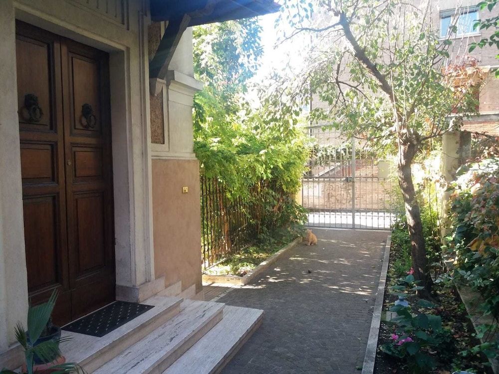 undefined Room in Rome 3