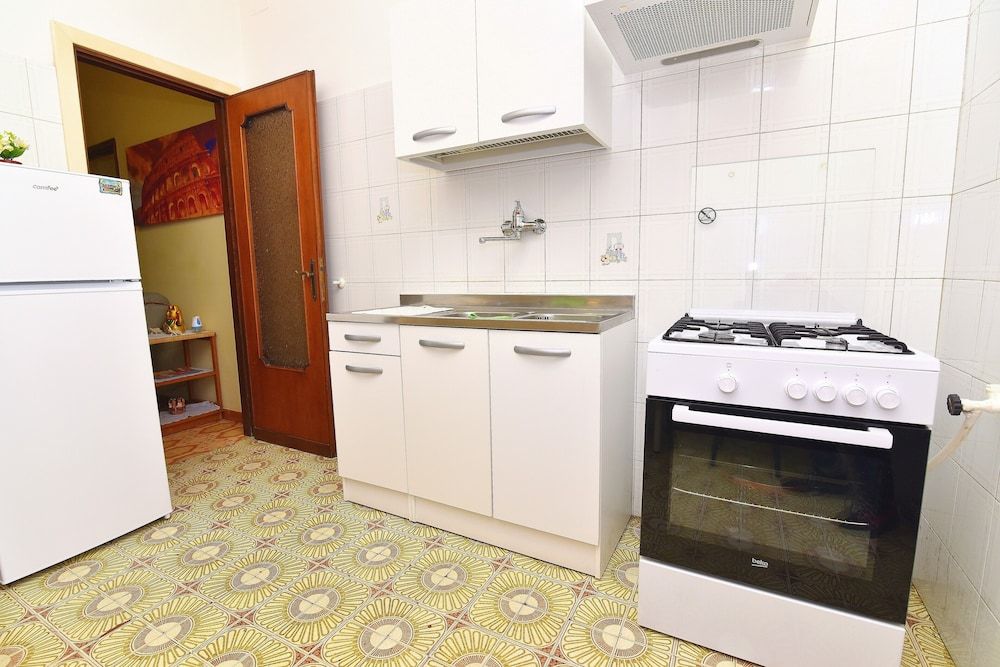 undefined Tiberius Suite Roma 8