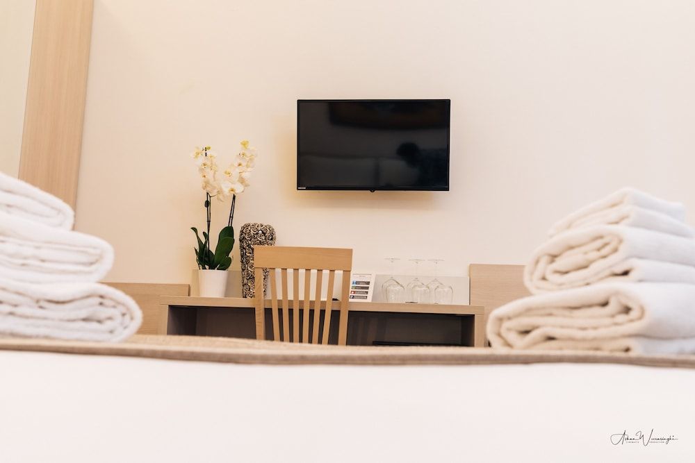 Magik Rooms Classic Triple Room, Private Bathroom 9