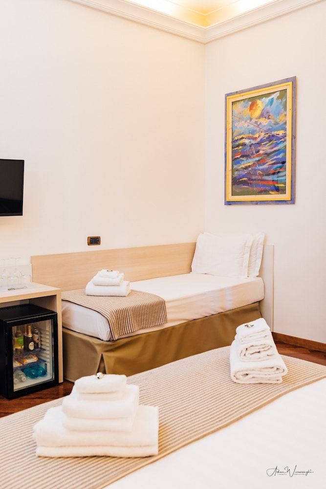 Magik Rooms Classic Triple Room, Private Bathroom 2